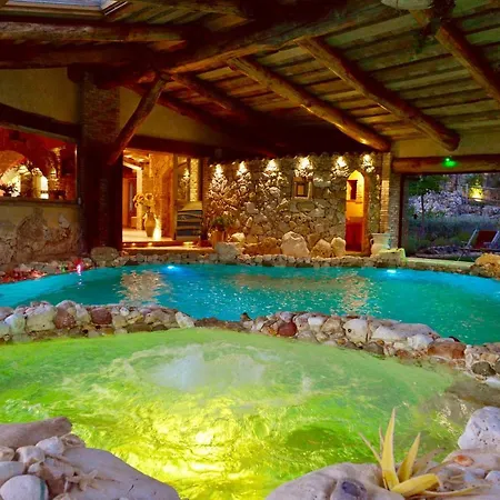 Sleeps 13 Pool Air Con Wifi